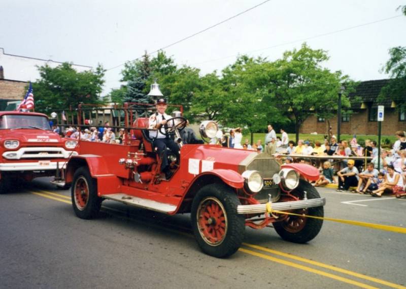 shfd100parade1.jpg