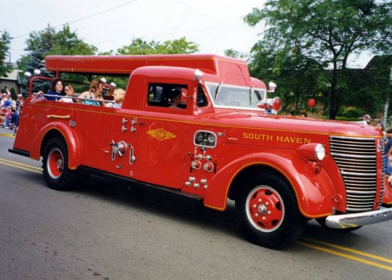 shfd100parade2.jpg